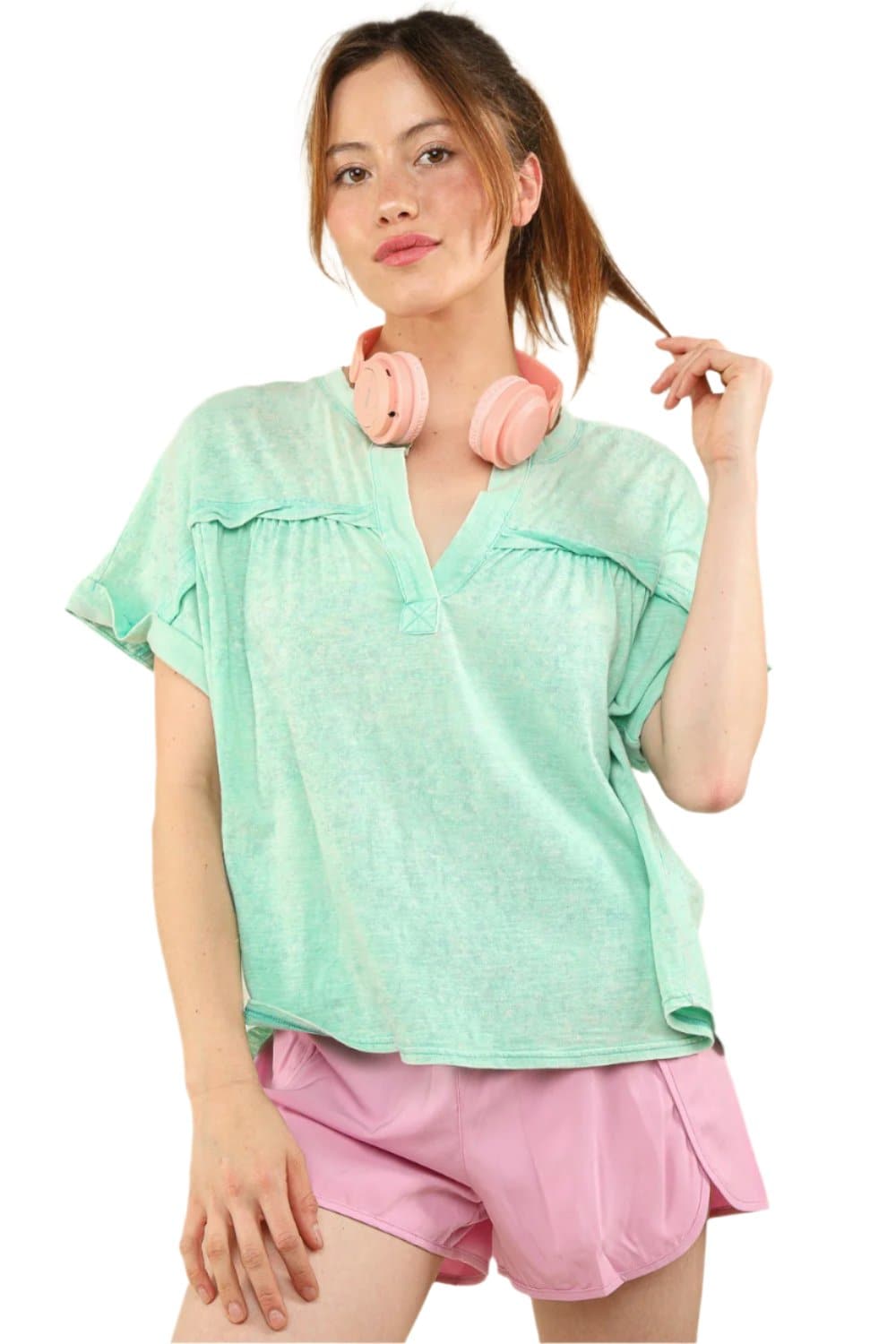 Washed knit short sleeve t-shirt with folded sleeves, casual fit, and headphones accessory.