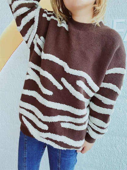 Stylish contrast long sleeve sweater with round neck