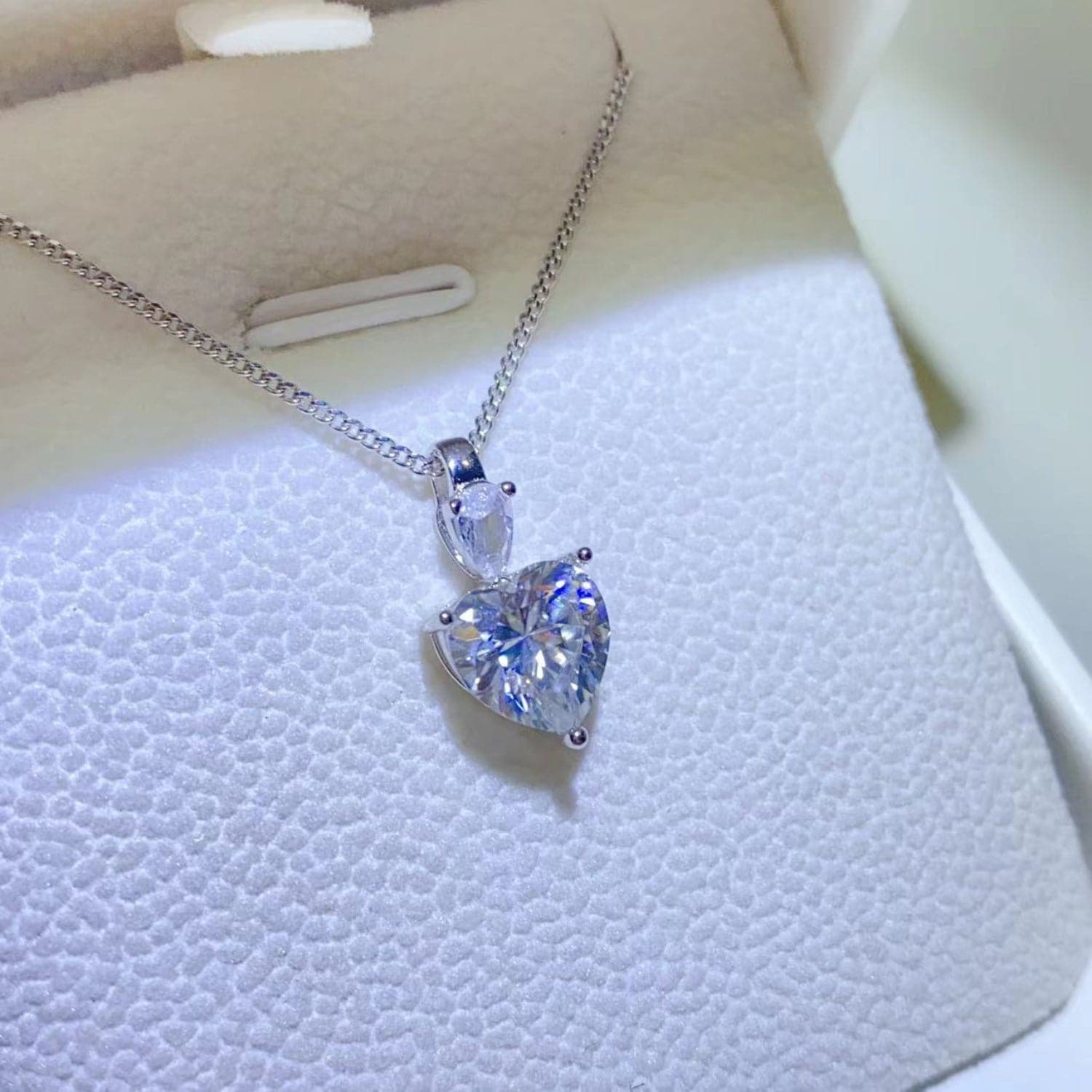 2 Carat Moissanite 925 Sterling Silver Heart Pendant Necklace.