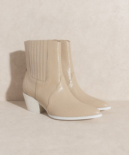 Western-inspired Chelsea bootie with elegant stitch detailing