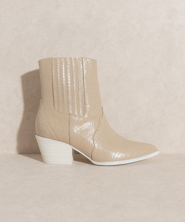 Western-inspired Chelsea bootie with elegant stitch detailing