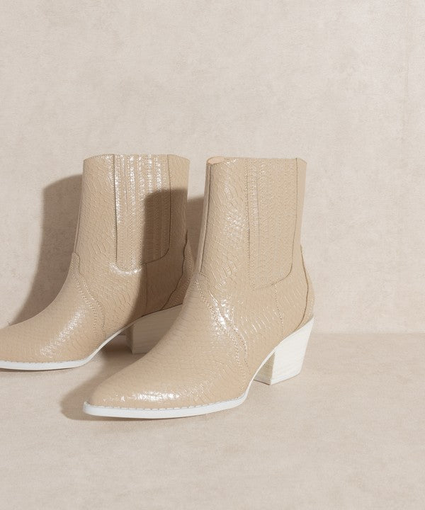 Western-inspired Chelsea bootie with elegant stitch detailing