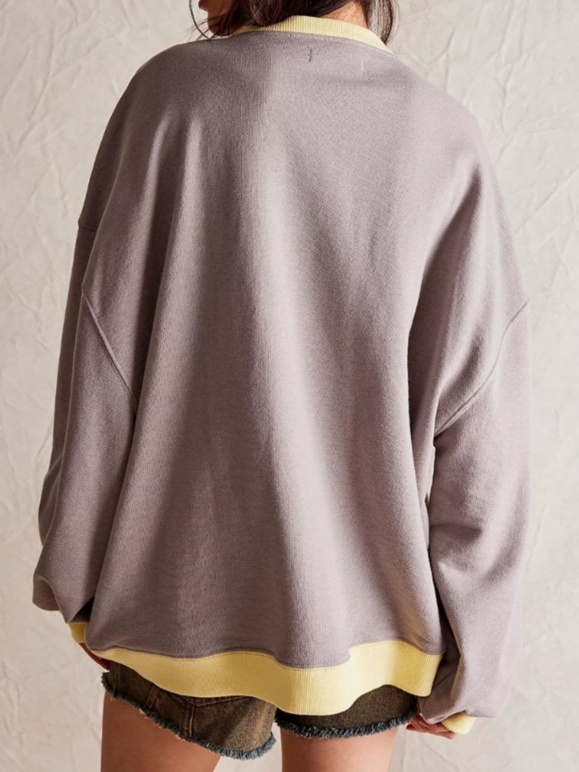 Contrast Trim Round Neck Long Sleeve Sweatshirt.