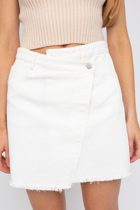 Chic white denim mini skirt