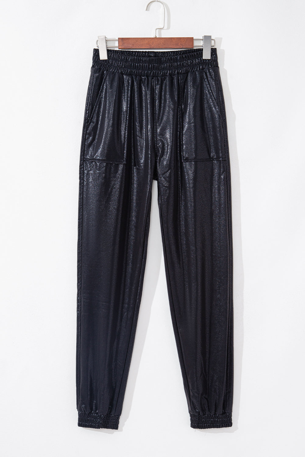 Trendy black high-waisted joggers with pockets and pebble print