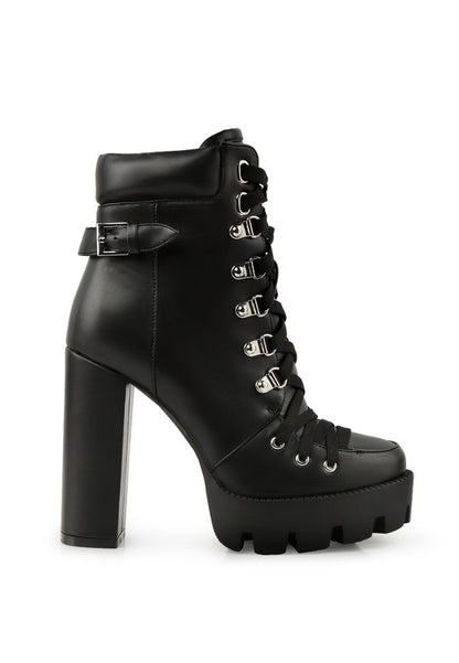 Buckle strap combat boots