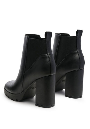 Stylish dual-tone Chelsea boots with block heels