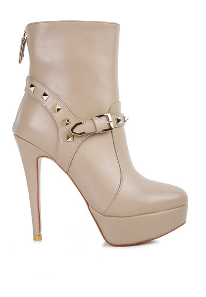 Chic pointed toe ankle boots