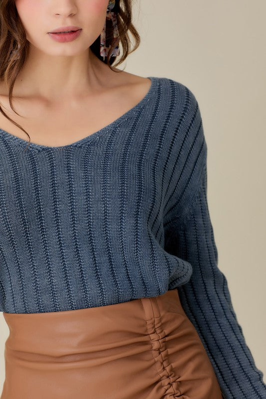 Relaxed V-neck cropped sweater with a vintage wash