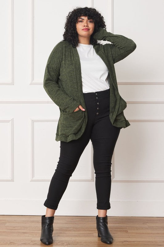 Chic plus-size drape cardigan with pockets