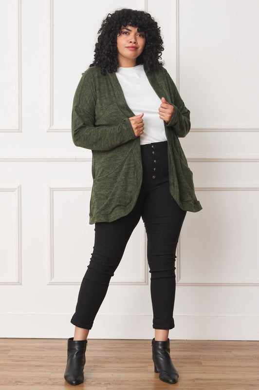 Chic plus-size drape cardigan with pockets