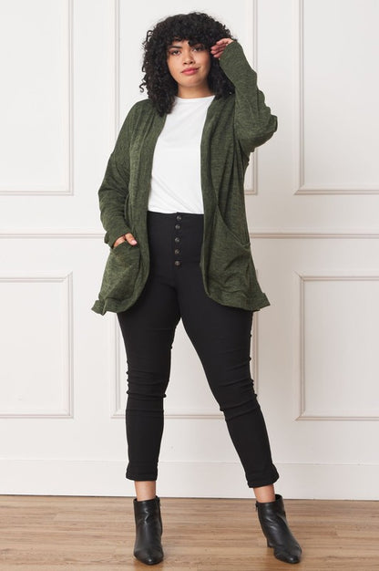 Chic plus-size drape cardigan with pockets