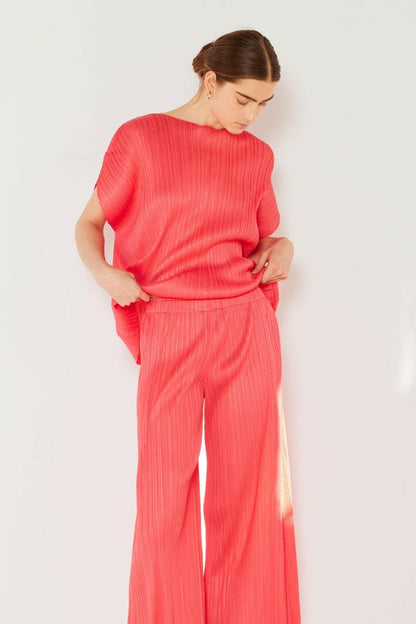 Chic Pleated Wide-Leg Trousers with Side Detail