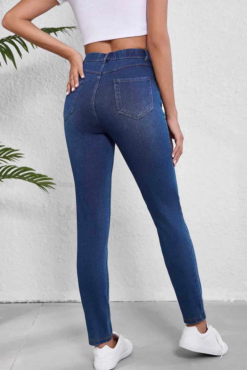 Chic High Rise Skinny Jeans with Functional Pockets