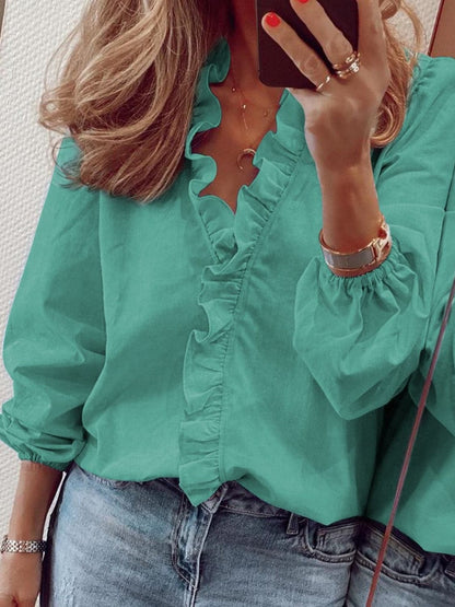 Chic ruffled v-neck blouse with long sleeves