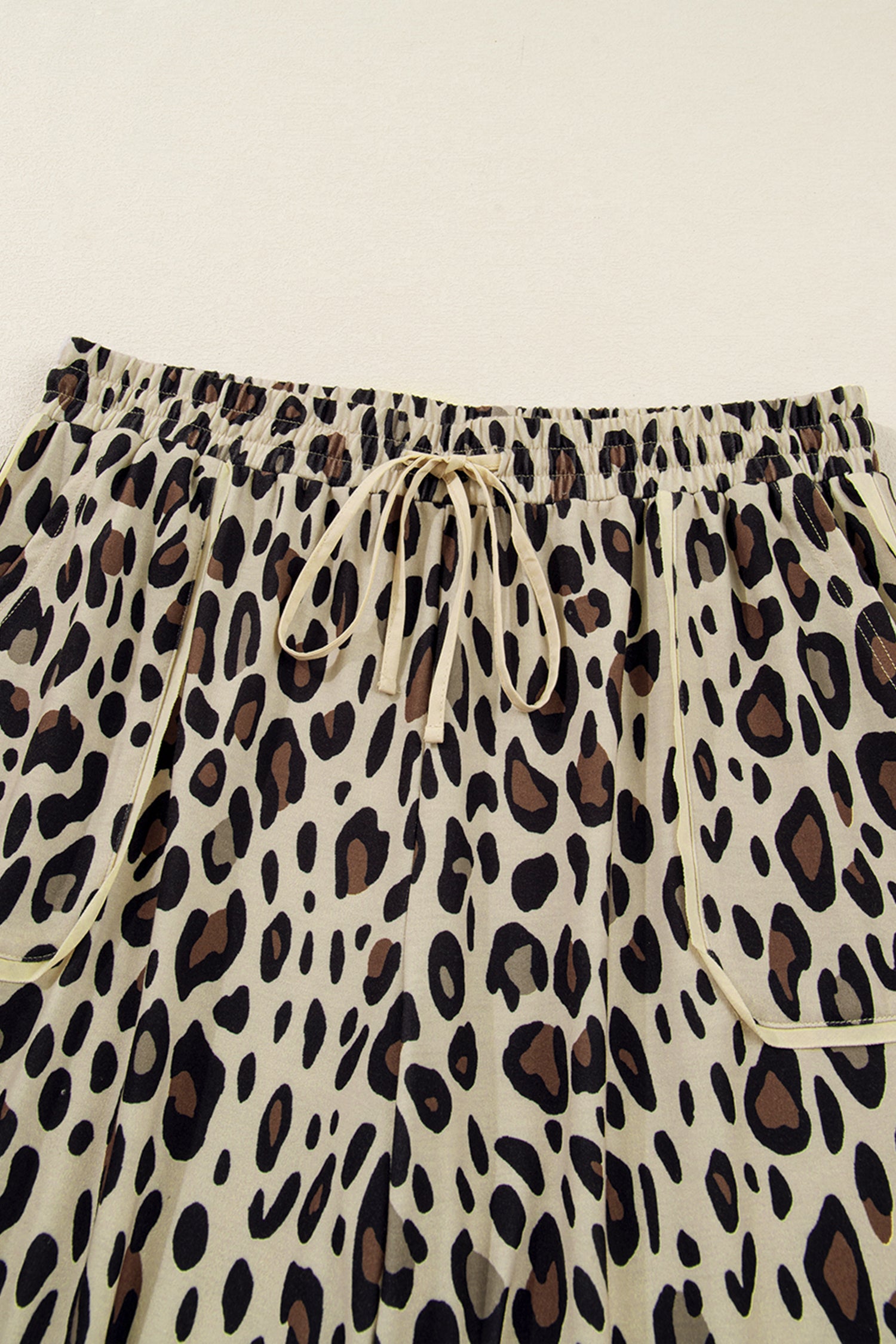 Dear-Lover Dropshipping Plus Size/Plus Size Bottoms Dear-Lover Khaki Leopard Pants Women's Plus Size Wide Leg Trousers Comfy Fit - Lifestyle Image