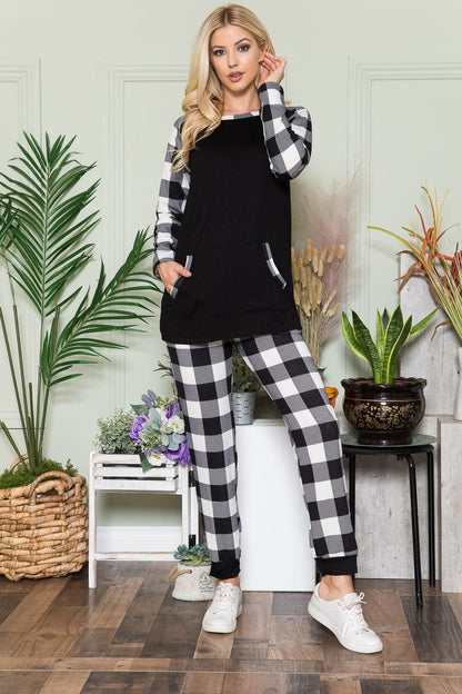 Chic plaid long sleeve tee with convenient pockets