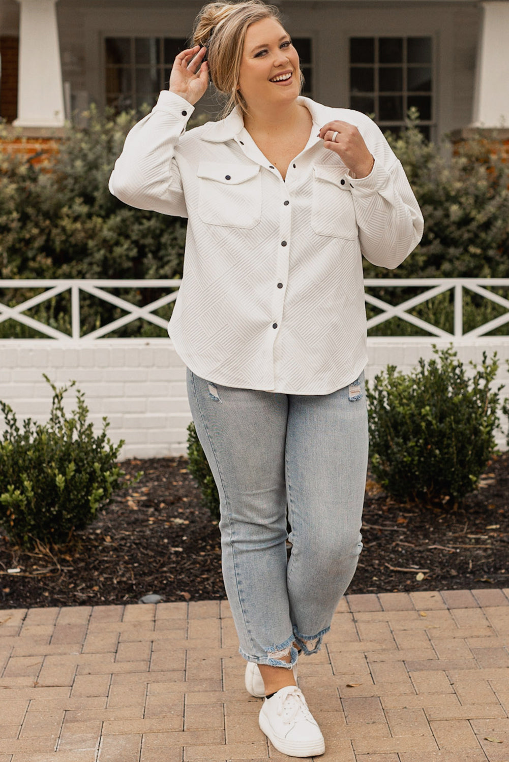 Chic beige plus size textured pocket jacket