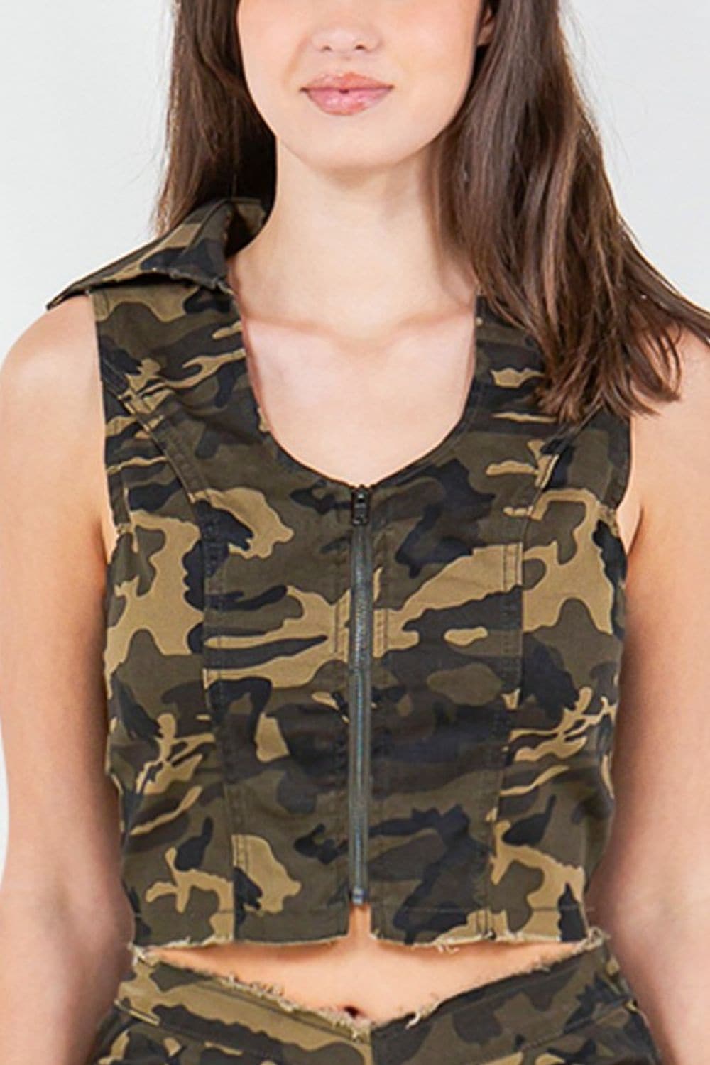 Camo cropped denim vest with zip-up style