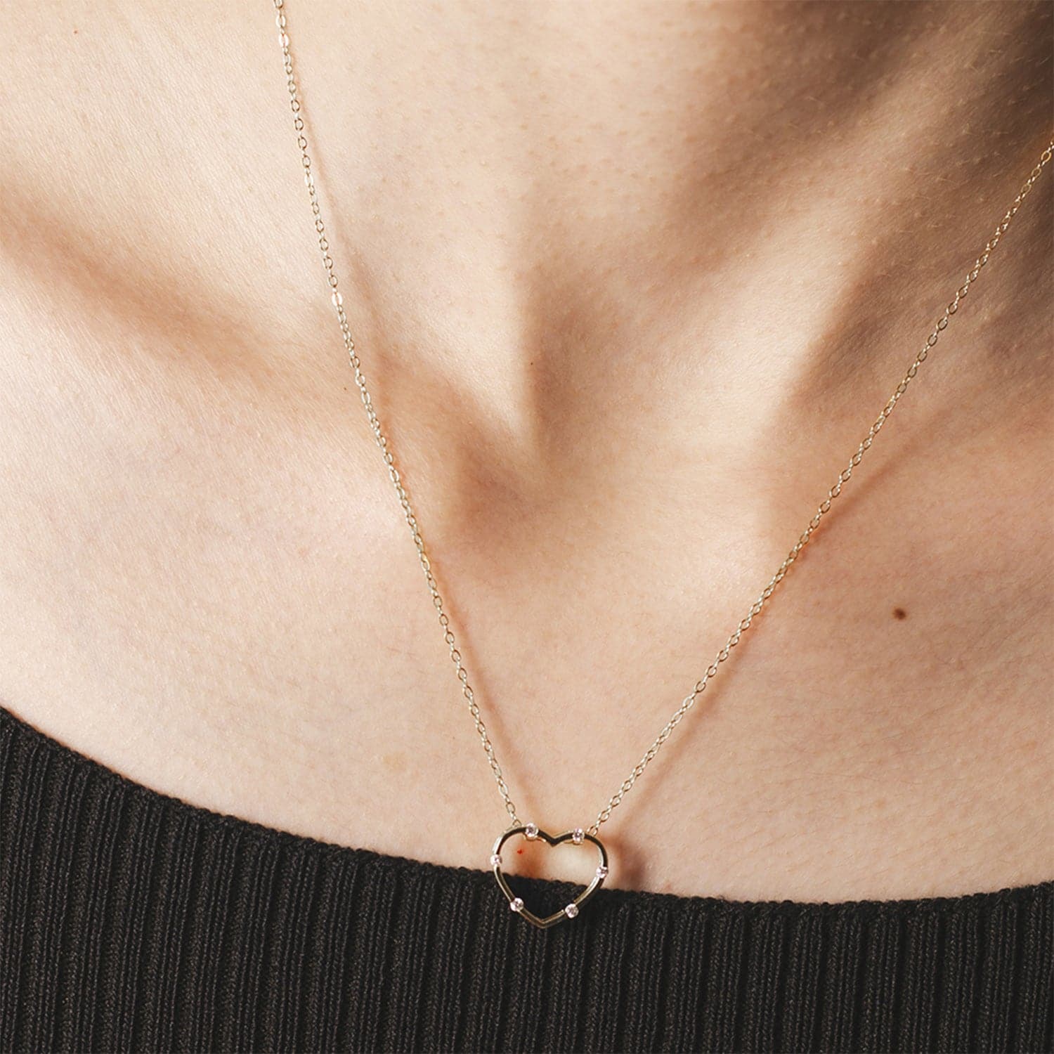 Heart Inlaid Zircon Spring Ring Closure Necklace.