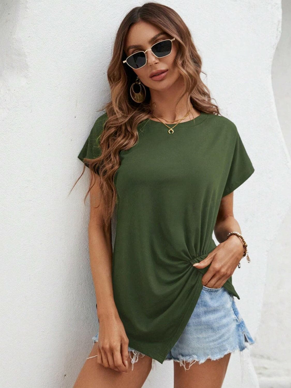 Asymmetric Hem Round Neck T-Shirt.