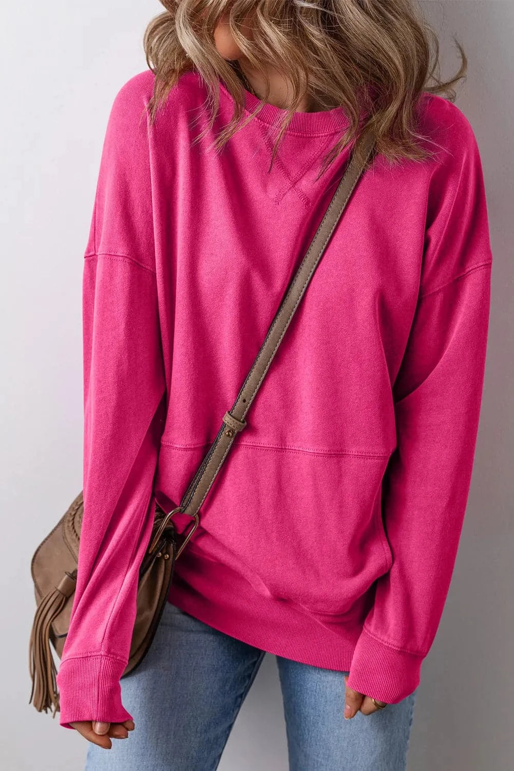 Cozy classic round neck sweatshirt with long sleeves