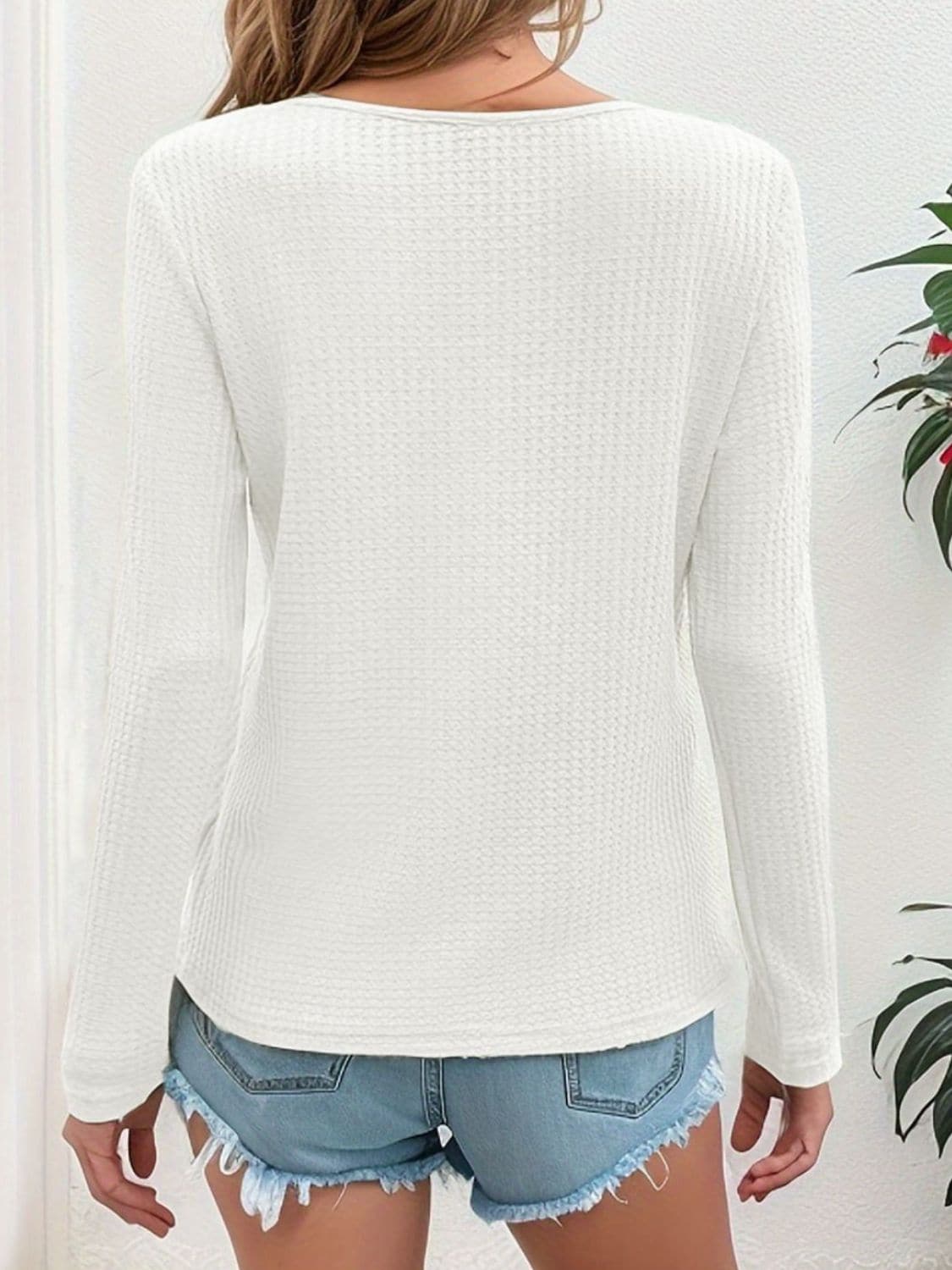 Stylish waffle-knit v-neck long sleeve tee