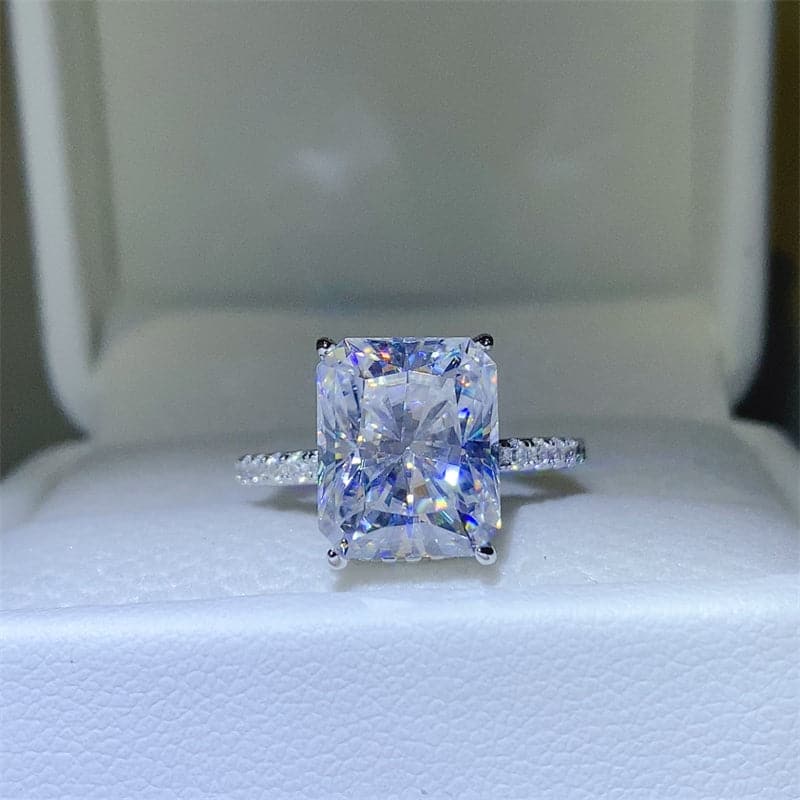 Elegant 5 Carat Moissanite and Zircon Ring in 925 Sterling Silver