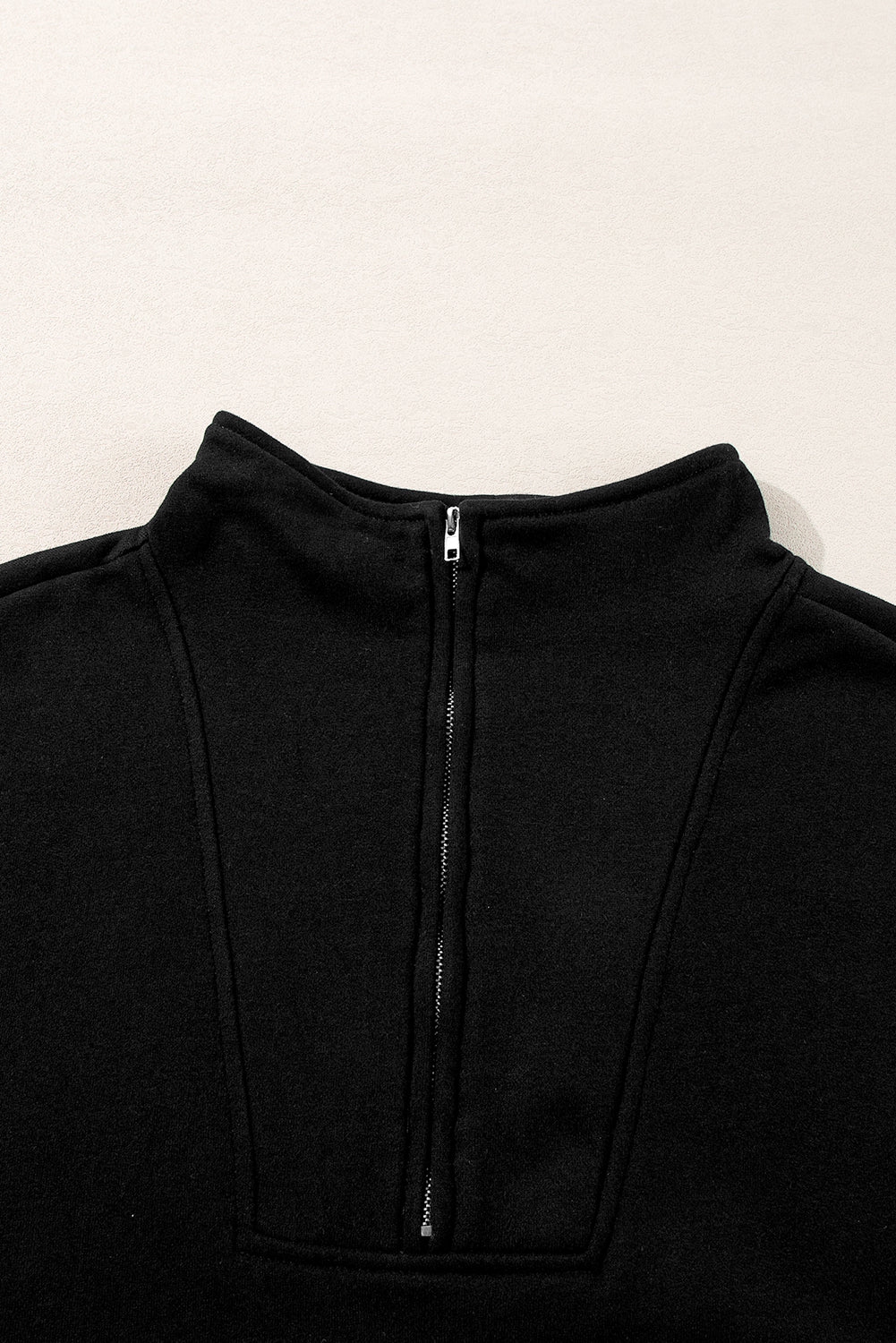 Chic black zip-up sweatshirt with kangaroo pockets