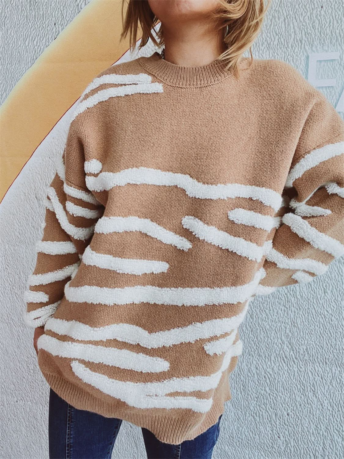 Stylish contrast long sleeve sweater with round neck