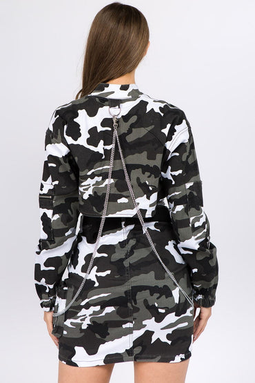 Urban chic camouflage cropped jacket with edgy chain accents