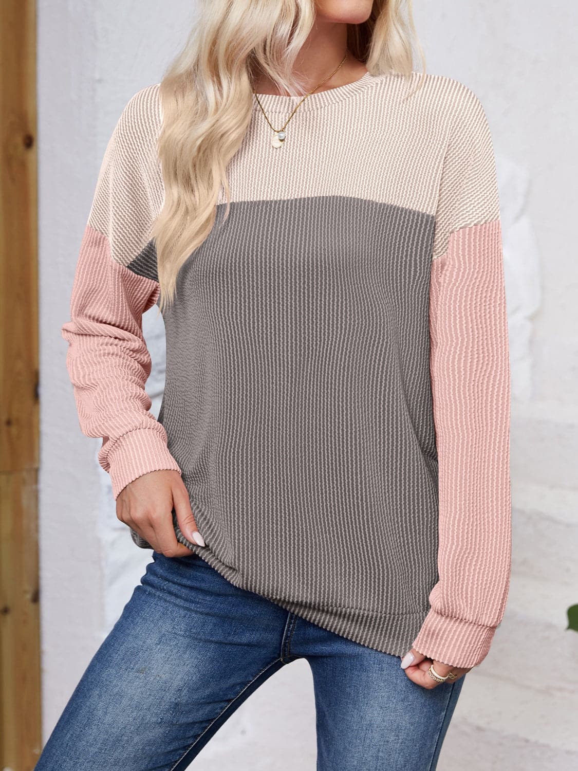 Color Block Round Neck Long Sleeve Sweatshirt.