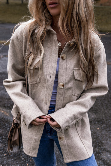 Chic light grey buttoned shacket with flap pockets and collar