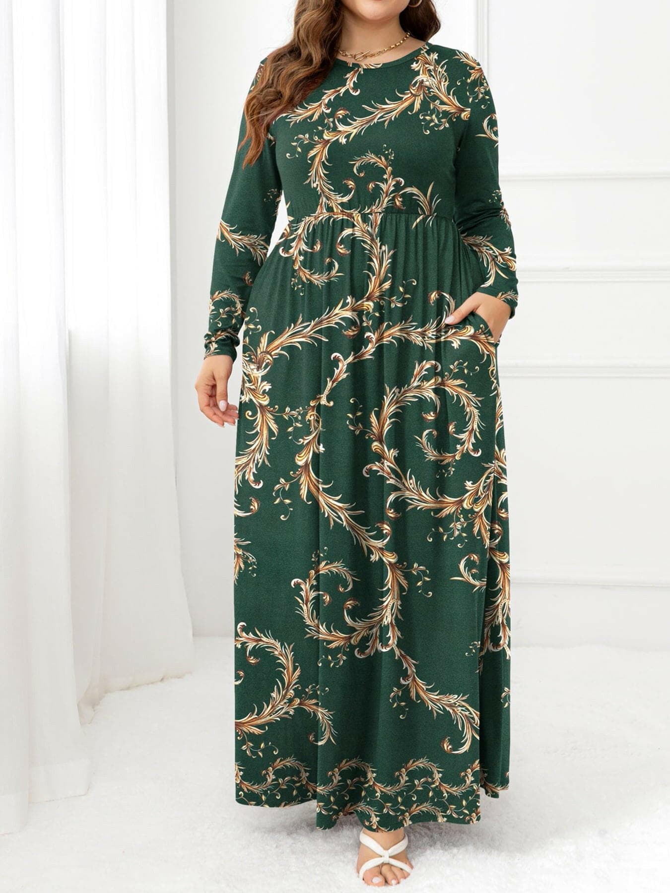 Plus Size Round Neck Maxi Dress with PocketsStay Stylish and Comfortable with Our Plus Size Round Neck Maxi Dress
 
 
Style: Casual
 
Neckline: Round neck
 
Length: Maxi
 
Features: Basic style with A-line hemLove Salve Size Round Neck Maxi Dressplus