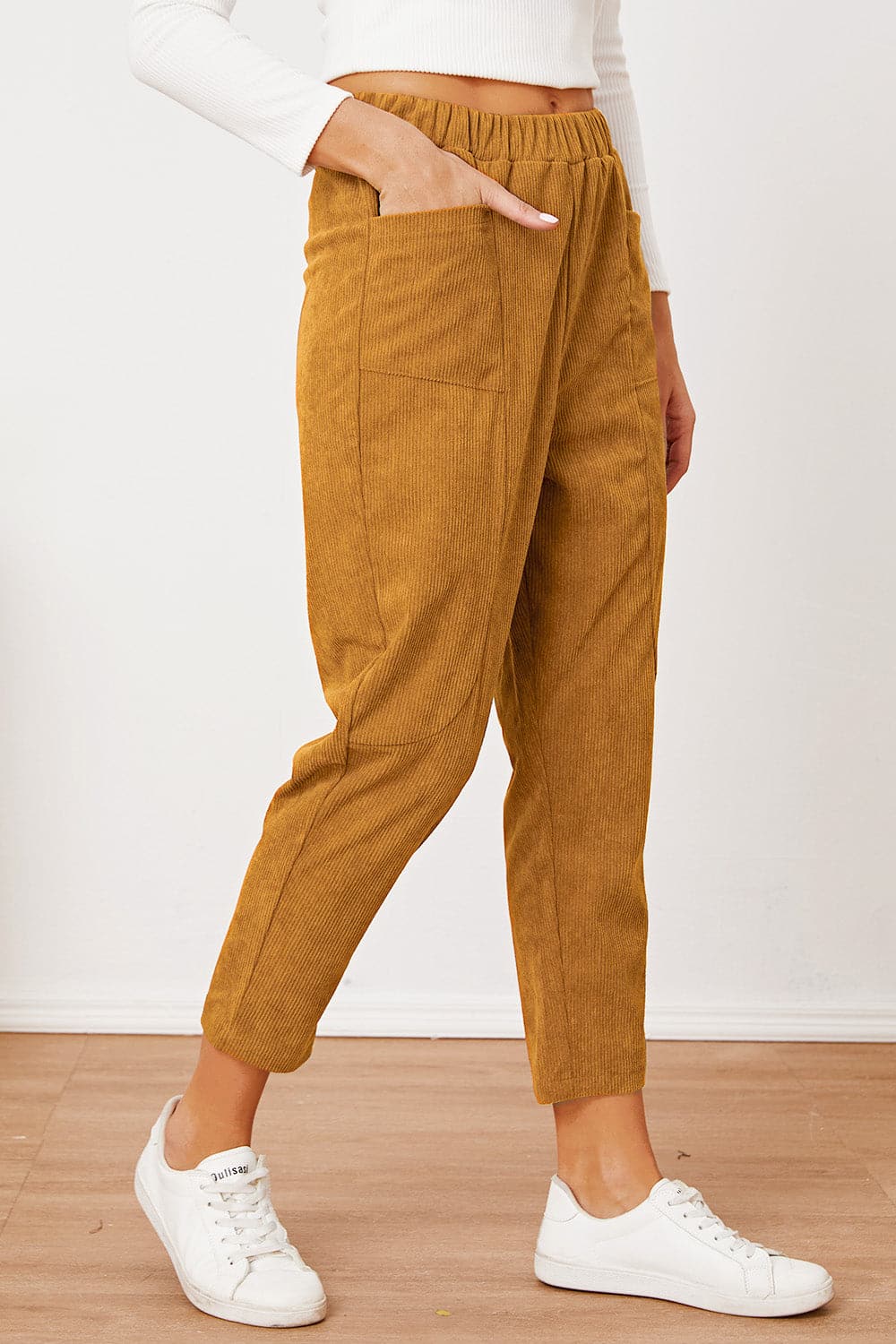 Pocketed Elastic Waist Pants.