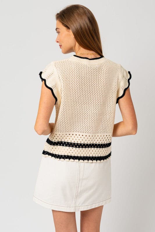 Round Neck Ruffle Sleeveless Color Contrast Top.