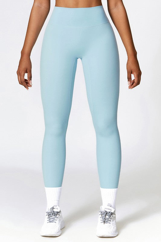 Flattering high-waisted leggings with hip-lift and quick-dry technology