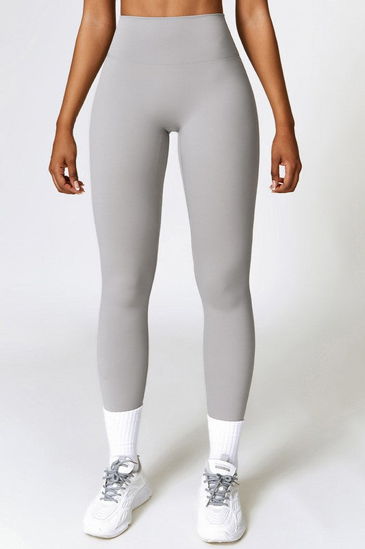 Flattering high-waisted leggings with hip-lift and quick-dry technology