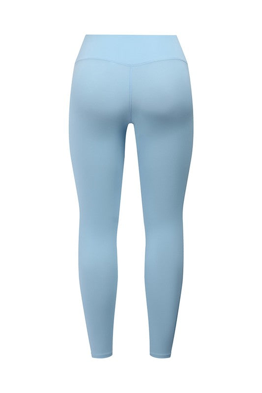 Flattering high-waisted leggings with hip-lift and quick-dry technology