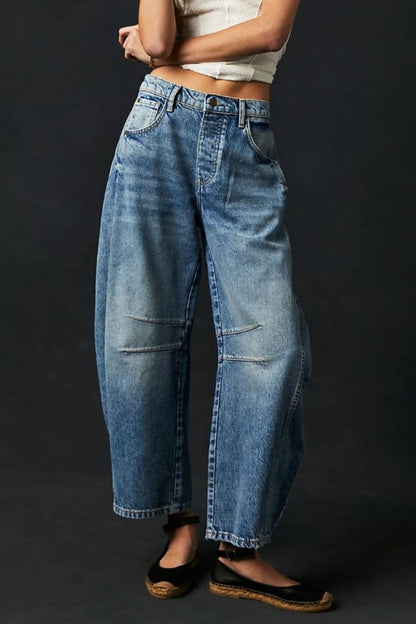 Effortlessly chic wide leg jeans with functional pockets