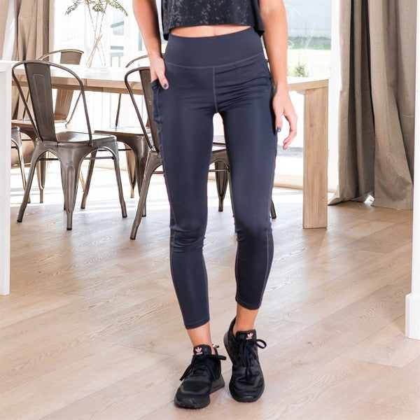 Flattering tummy control leggings with convenient phone pocket