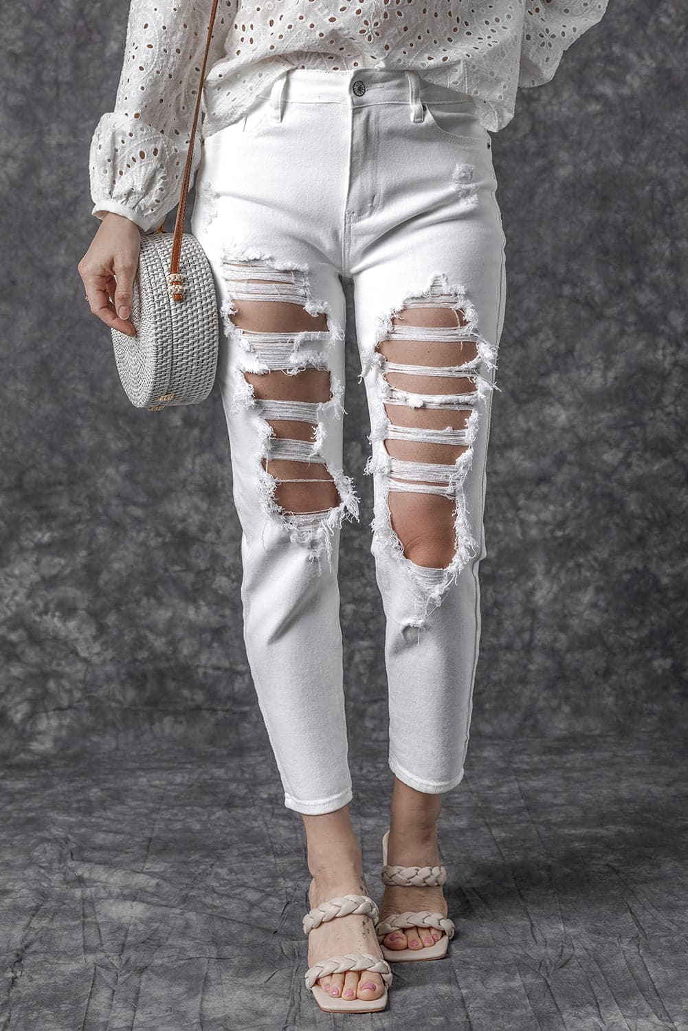 Distressed Jeans with Pockets.