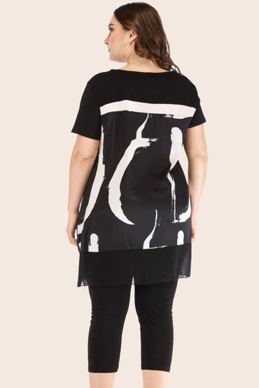 Plus Size Contrast Spliced Mesh T-Shirt and Cropped Leggings Set.