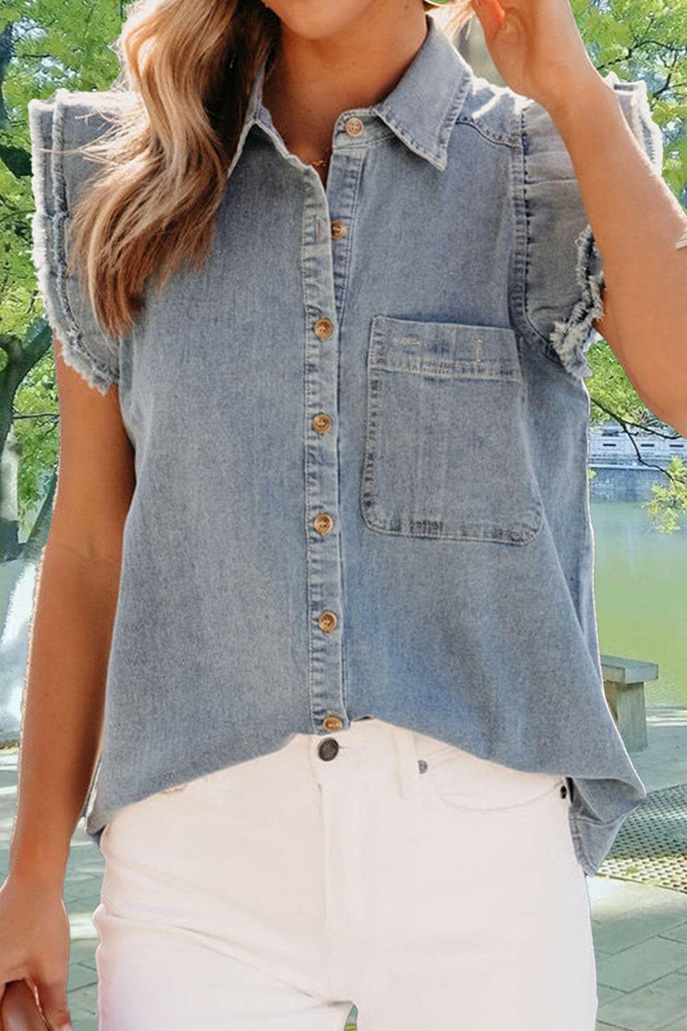 Raw Hem Button Up Cap Sleeve Denim TopRaw Hem Button Up Cap Sleeve Denim Top

Upgrade your style game with our Raw Hem Button Up Cap Sleeve Denim Top. This versatile top is crafted from 100% cotton, offeLove Salve Cap Sleeve Denim Topjeans