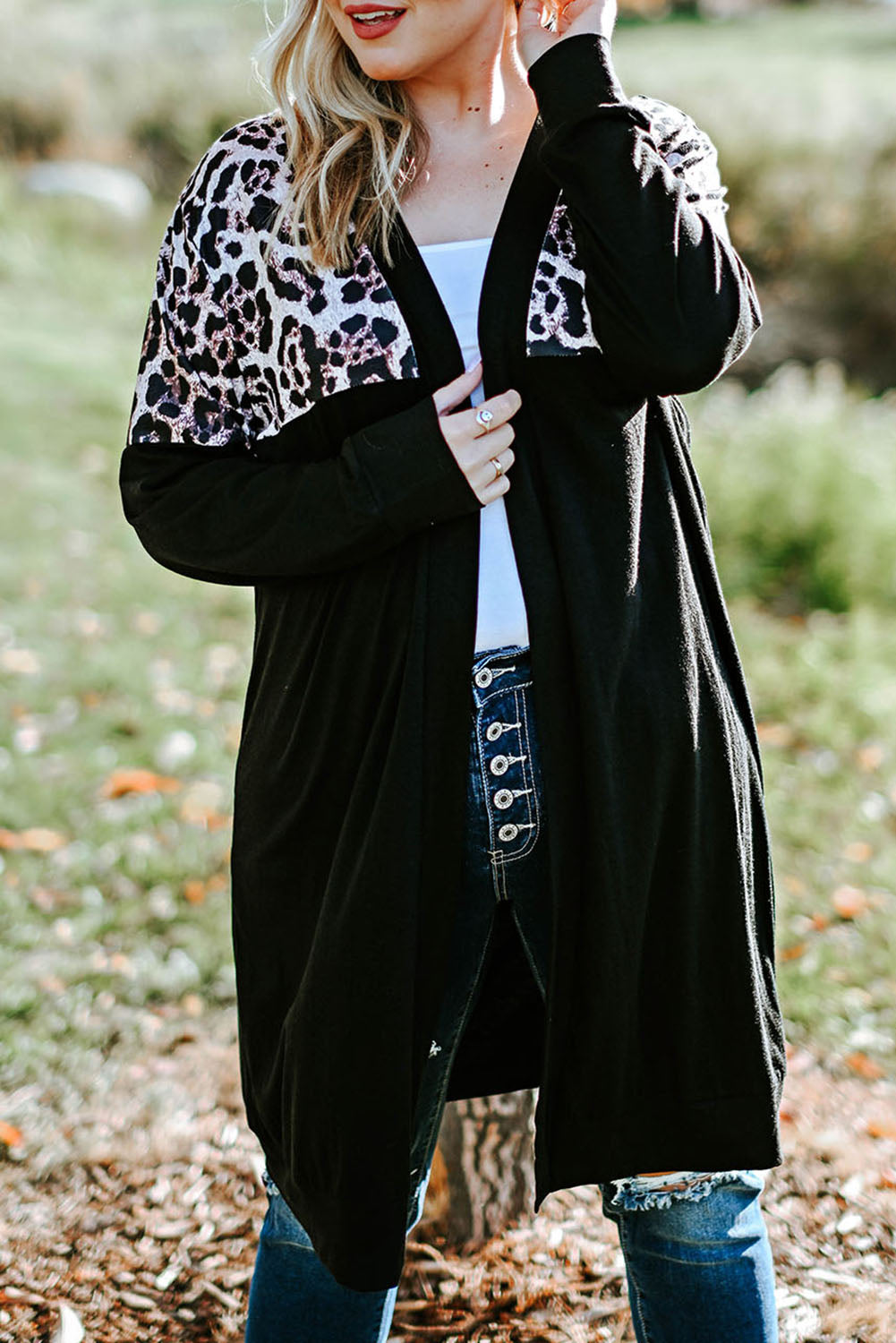 Chic black cardigan with leopard print accents