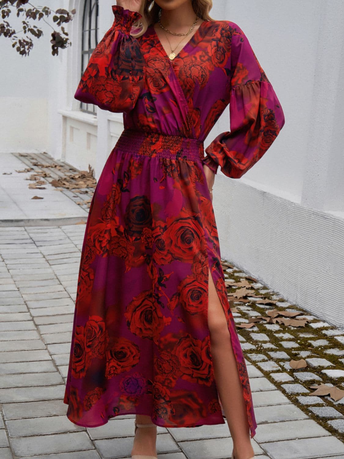 Elegant midi dress with long sleeves