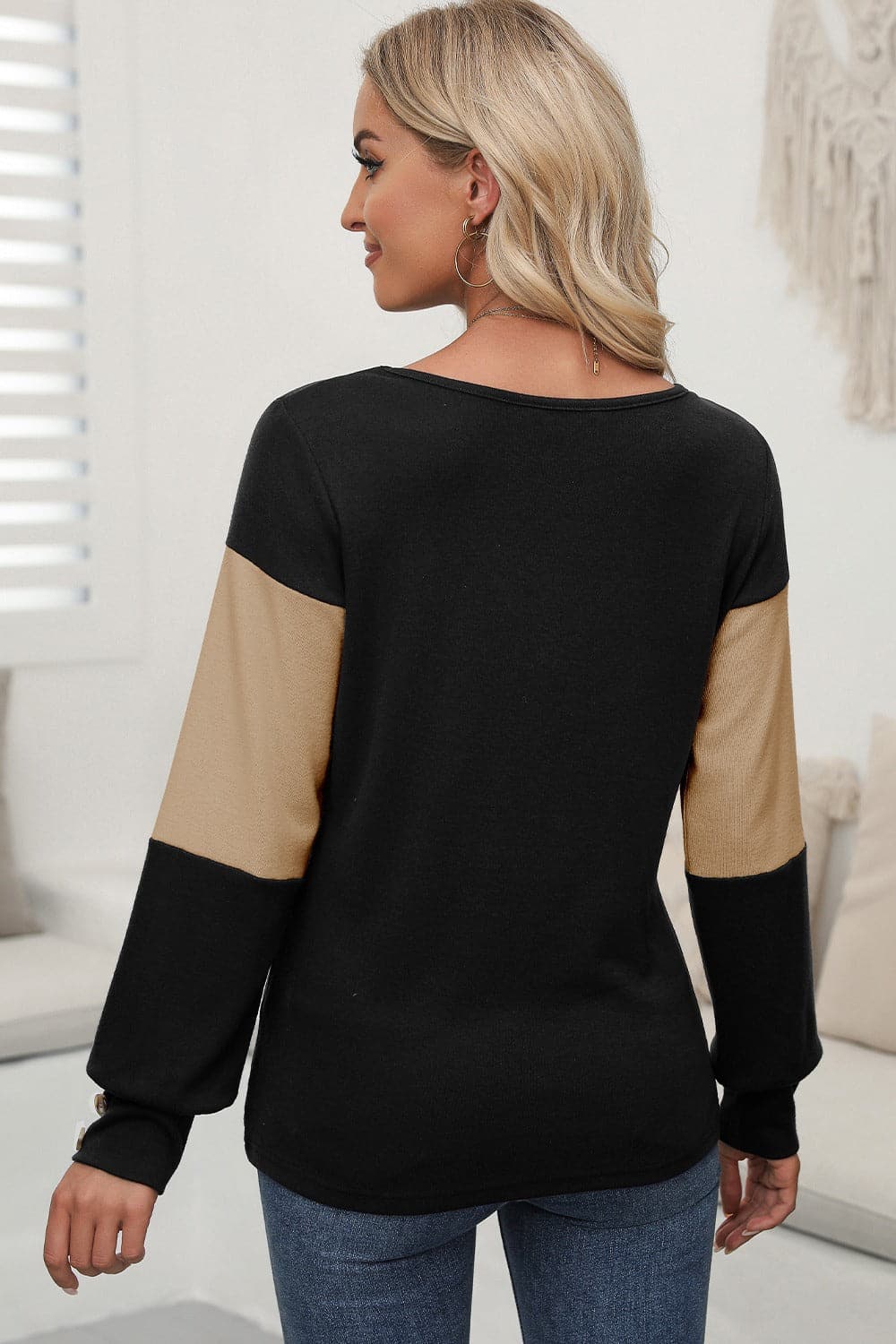 Color Block V-Neck Long Sleeve TopFeatures: Decorative Button
Sheer: Opaque
Stretch: Slightly stretchy
Material composition: 75% polyester, 20% viscose, 5% elastane
Care instructions: Machine wash coLove Salve -Neck Long Sleeve TopShirts