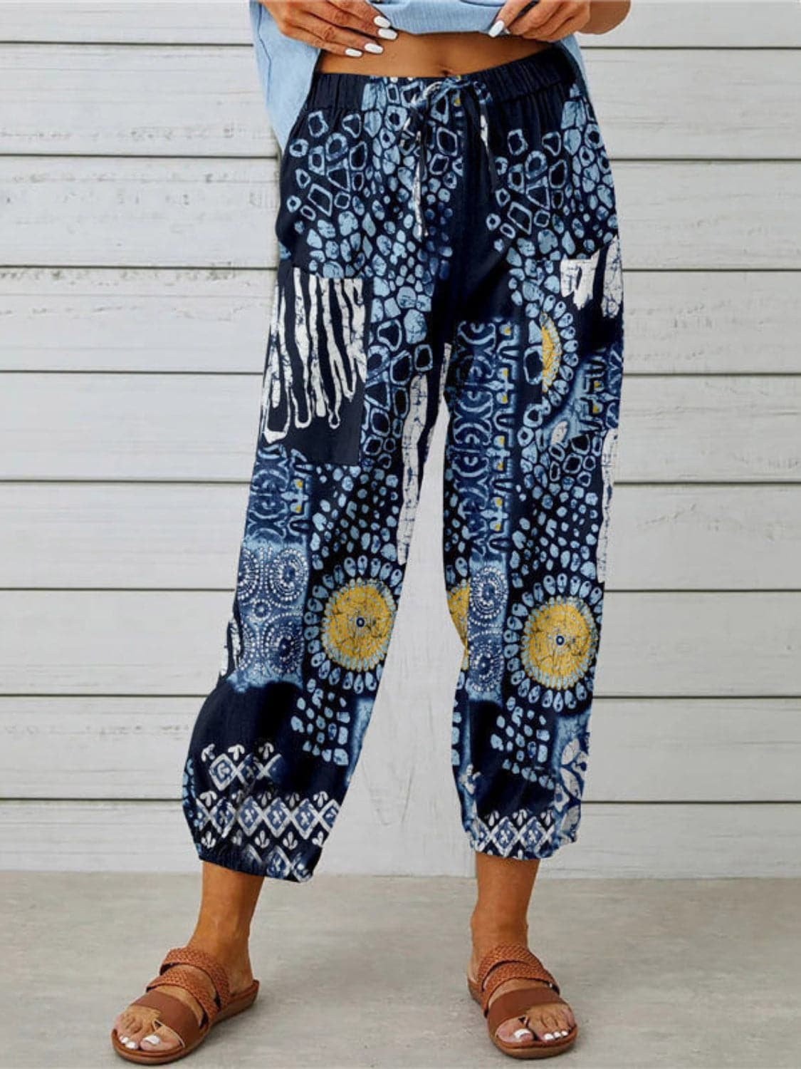 Printed Tied Cropped Pants.