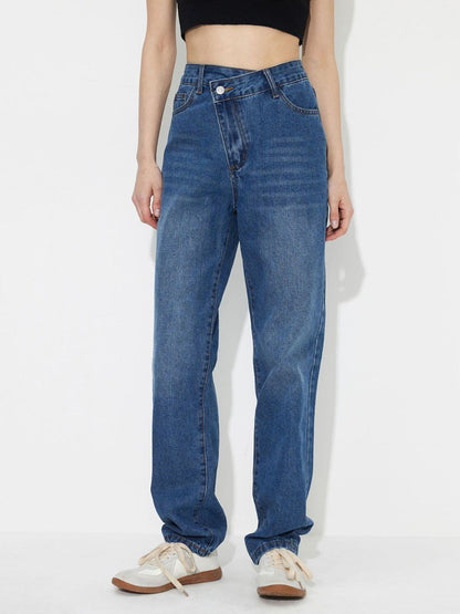 Asymmetric Waist Jeans with Pockets.