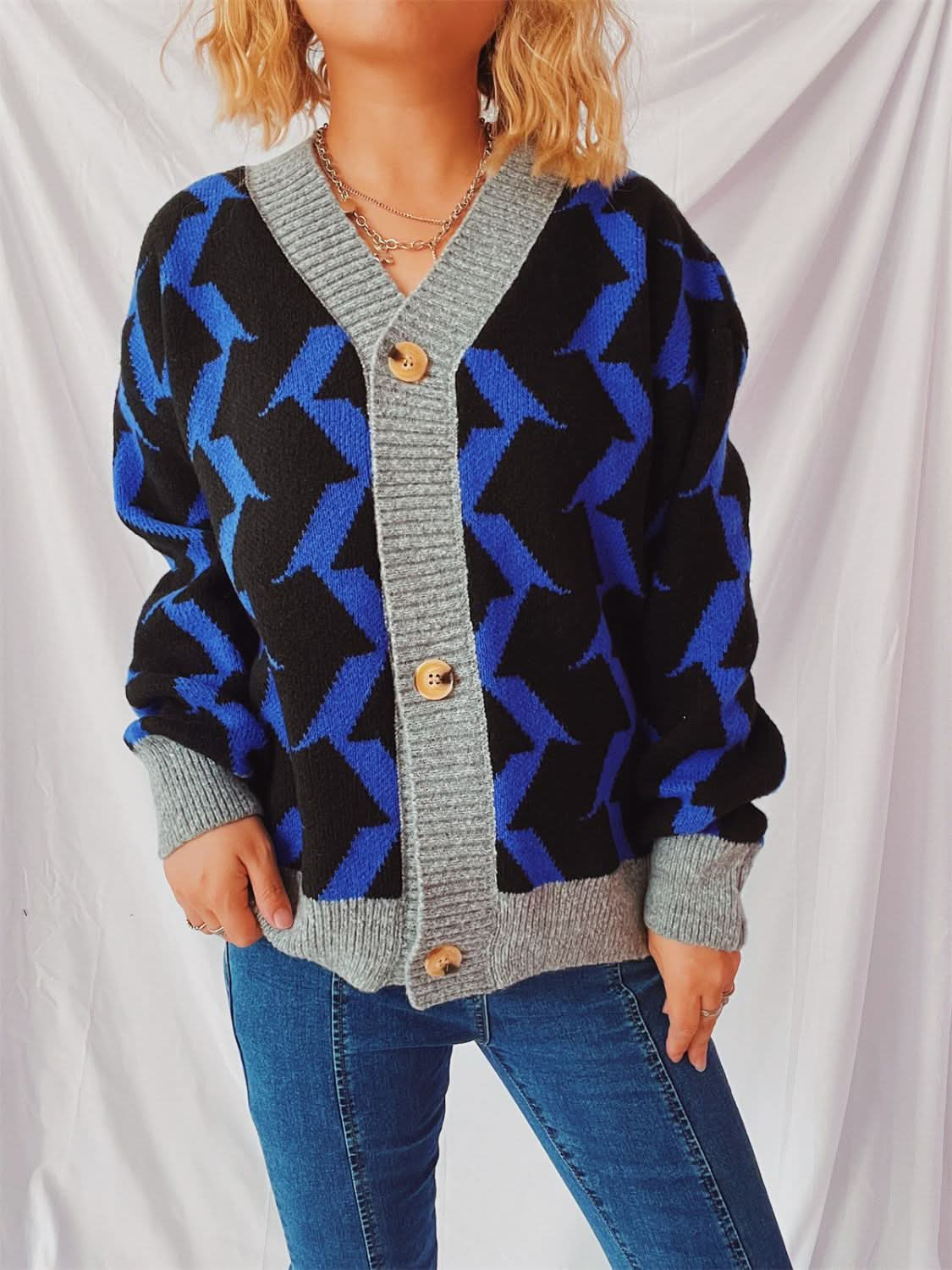 Chic geometric v-neck cardigan